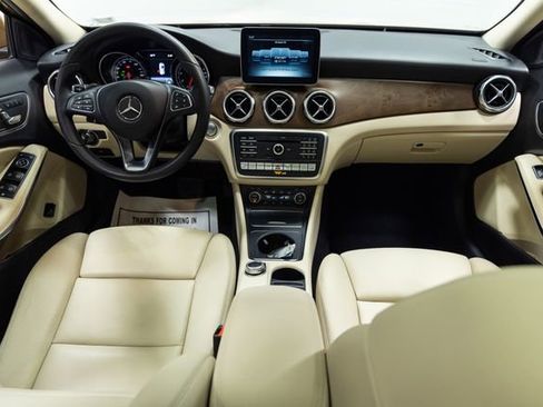 Used 2018 Mercedes-Benz GLA 250 4MATIC image 21