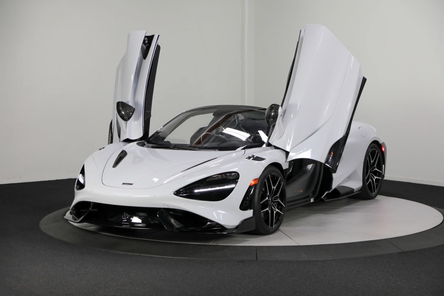 Used 2022 McLaren 765LT RWD image 5