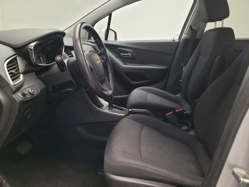 Used 2020 Chevrolet Trax LT FWD image 17