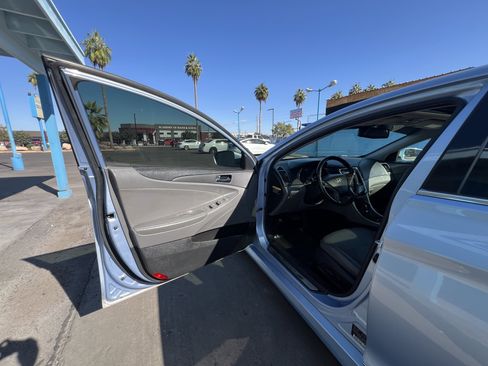 Used 2015 Hyundai Sonata Limited w/ Option Group 02 image 9