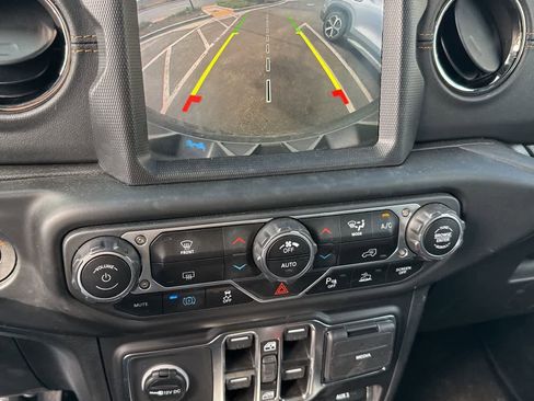 Used 2023 Jeep Wrangler Unlimited Sahara AWD/4WD image 9