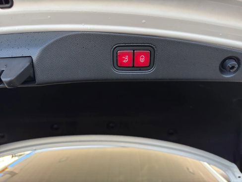 Used 2018 Mercedes-Benz E 400 Coupe image 26