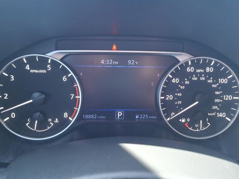 Used 2023 Nissan Altima 2.5 SV FWD image 12