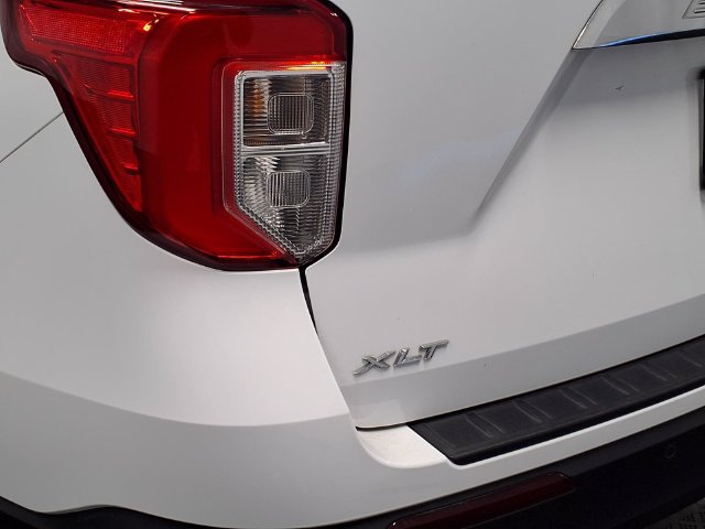 Used 2021 Ford Explorer XLT w/ Equipment Group 202A AWD/4WD image 27