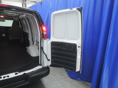 New 2026 Chevrolet Express 2500 Work Van w/ Driver Convenience Package image 24
