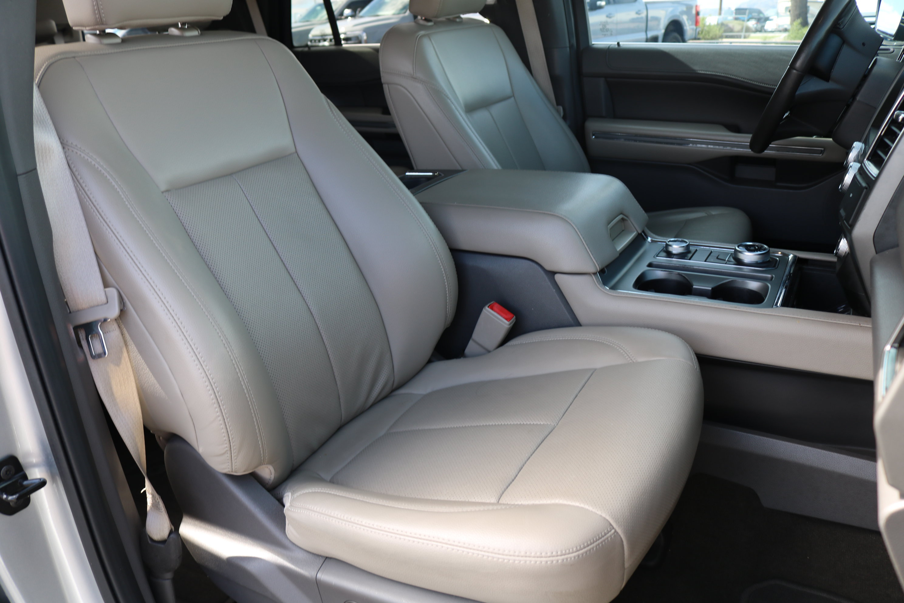 Certified 2020 Ford Expedition XLT w/ Equipment Group 202A AWD/4WD image 9