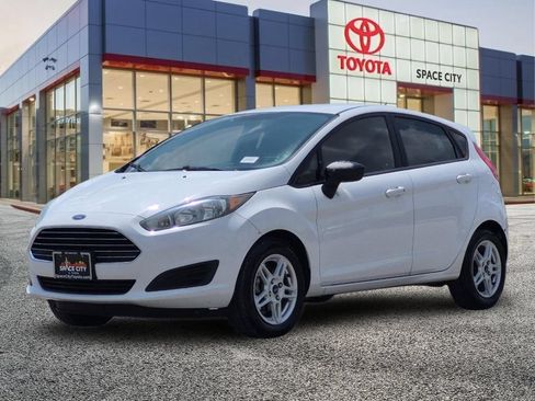 Used 2017 Ford Fiesta SE FWD image 2