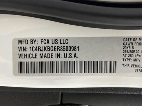 Used 2024 Jeep Grand Cherokee L Limited w/ Black Appearance Package image 42