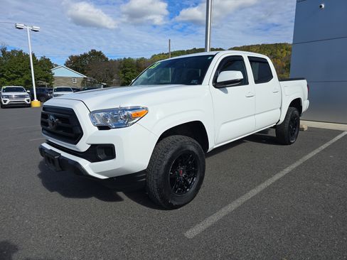Used 2023 Toyota Tacoma SR image 8