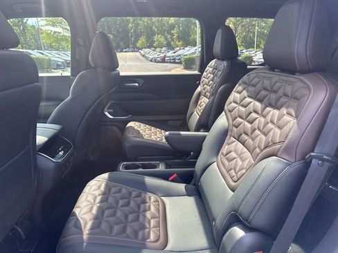 New 2025 Nissan Armada Platinum Reserve image 12