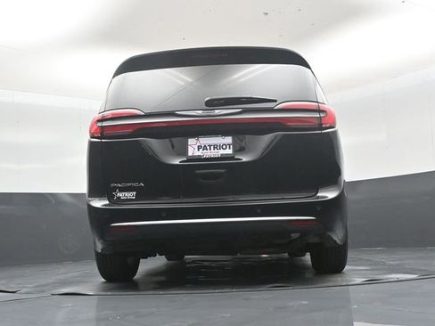 Used 2025 Chrysler Pacifica Select FWD image 41