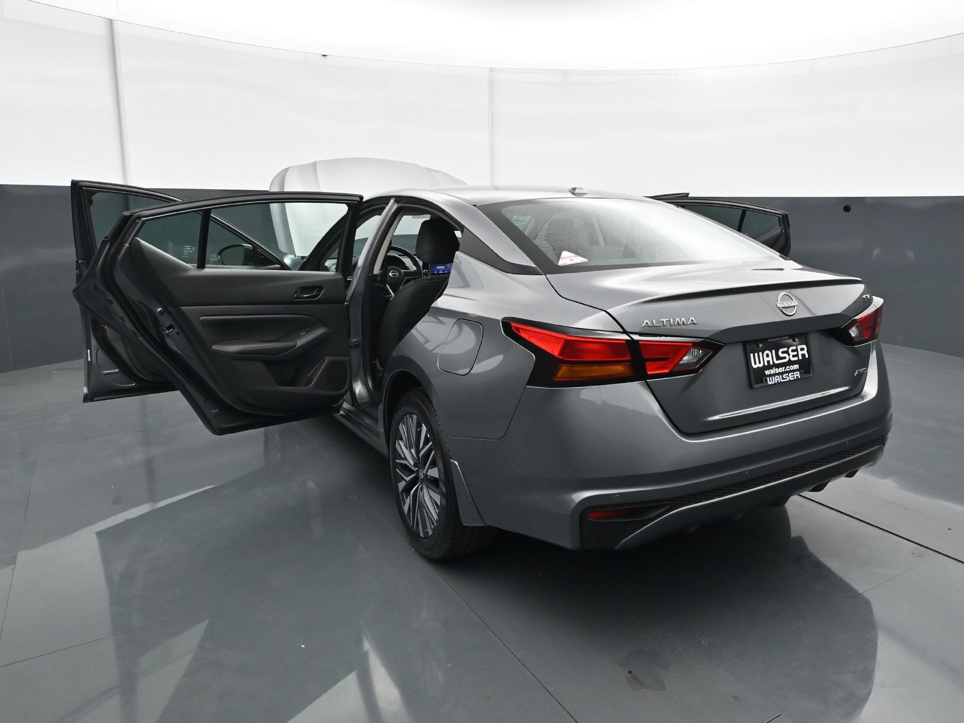 Used 2024 Nissan Altima 2.5 SV AWD/4WD image 30