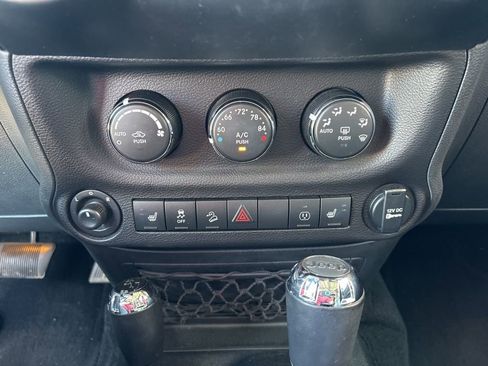 Used 2017 Jeep Wrangler Unlimited Sahara image 15