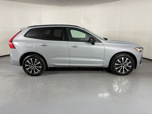 Used 2025 Volvo XC60 B5 Core AWD/4WD image 9
