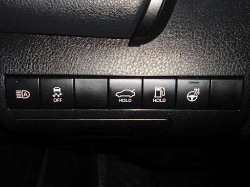 Used 2022 Toyota Camry SE image 11