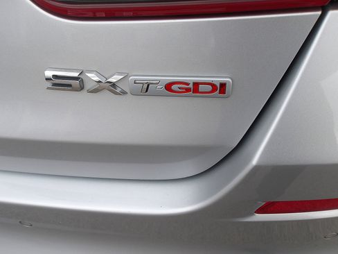 Used 2019 Kia Optima SX image 9