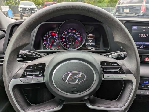 Used 2023 Hyundai Elantra SEL w/ Cargo Package FWD image 18