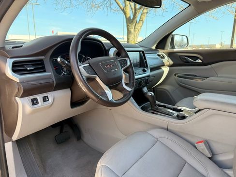 Used 2018 GMC Acadia SLT image 9