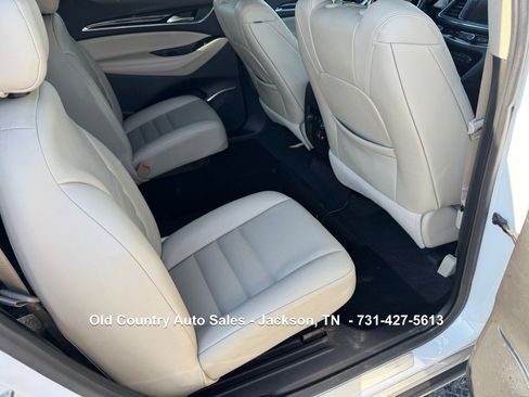 Used 2020 Buick Enclave Essence image 29