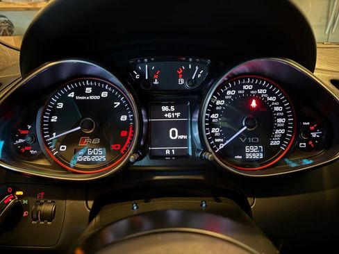 Used 2014 Audi R8 V10 image 13