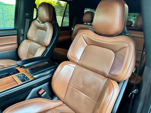 Used 2019 Lincoln Navigator L Reserve AWD/4WD image 13