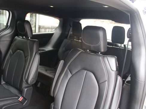 New 2026 Chrysler Pacifica Select image 34