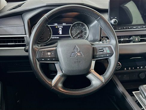 Used 2024 Mitsubishi Outlander SE image 18
