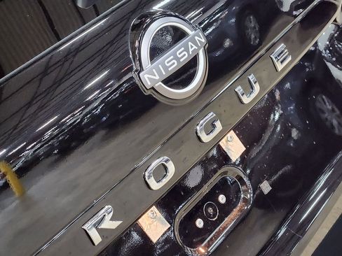 Used 2023 Nissan Rogue S image 25