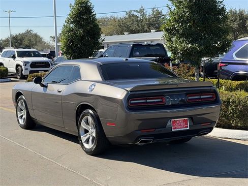 Used 2021 Dodge Challenger SXT image 4