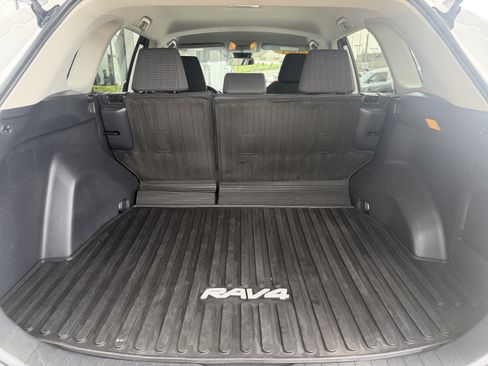 Used 2021 Toyota RAV4 LE AWD/4WD image 12