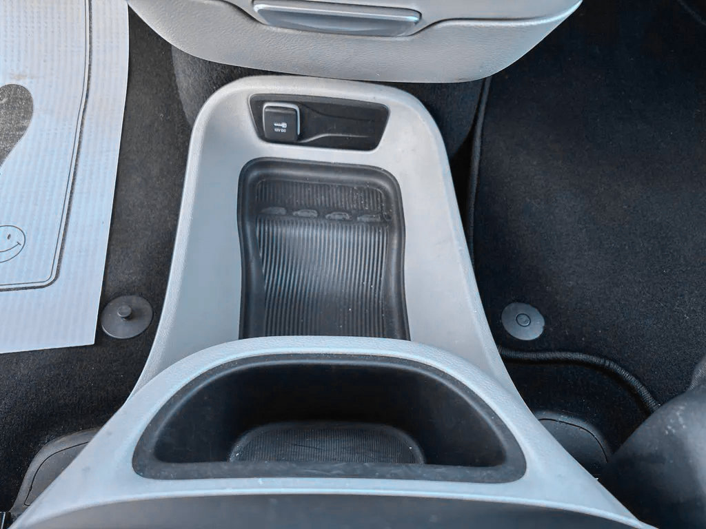 Used 2024 Chrysler Pacifica Limited FWD image 18