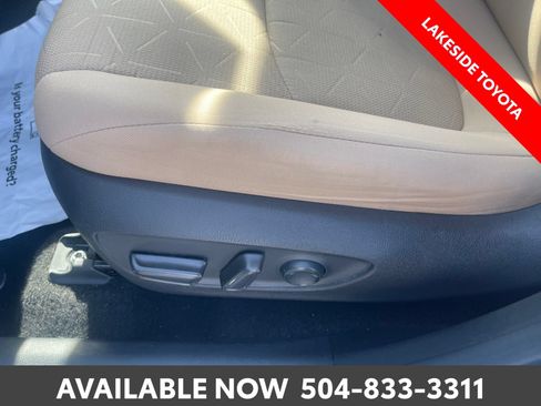 Used 2020 Toyota RAV4 XLE w/ Convenience Package FWD image 27