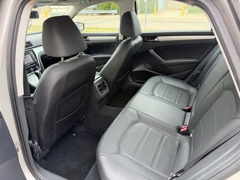 Used 2013 Volkswagen Passat TDI SE image 15