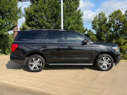Used 2023 Ford Expedition XLT AWD/4WD image 7