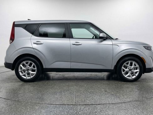 Used 2025 Kia Soul LX w/ LX Technology Package image 11
