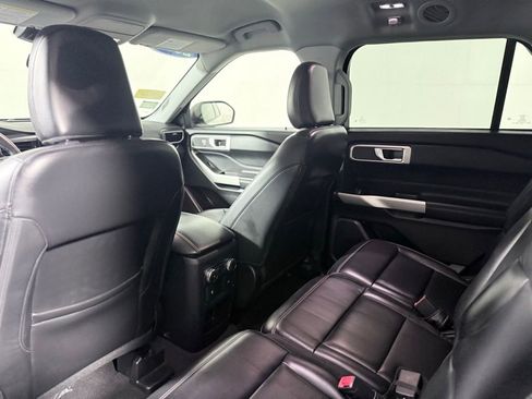 Used 2021 Ford Explorer XLT w/ Equipment Group 202A AWD/4WD image 23