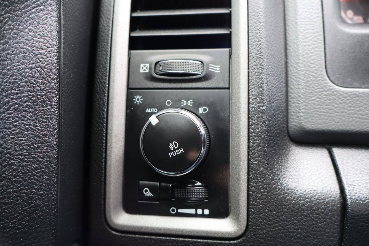 Used 2016 RAM 1500 Express RWD image 28