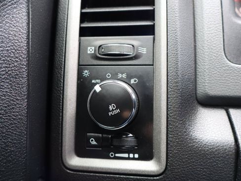Used 2016 RAM 1500 Express RWD image 28