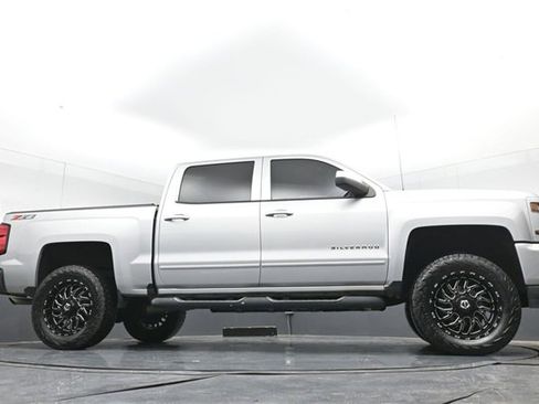 Used 2018 Chevrolet Silverado 1500 LT w/ All Star Edition image 44