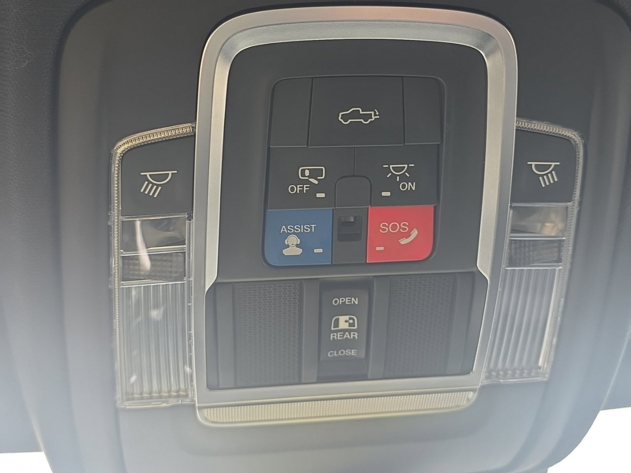 Used 2019 RAM 1500 Laramie AWD/4WD image 34