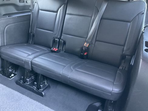 Used 2024 Chevrolet Suburban LT image 41