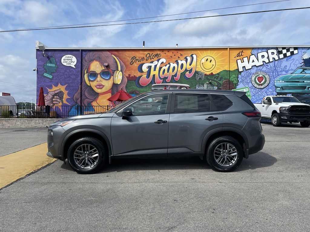 Used 2023 Nissan Rogue S AWD/4WD image 2