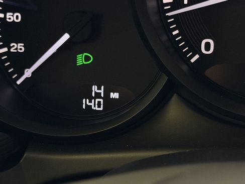 New 2026 Porsche Macan image 22