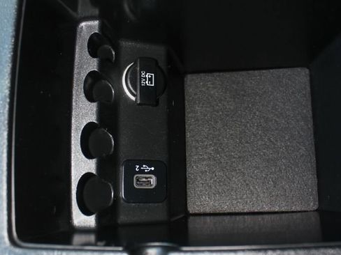 Used 2019 Jeep Cherokee Limited AWD/4WD image 17