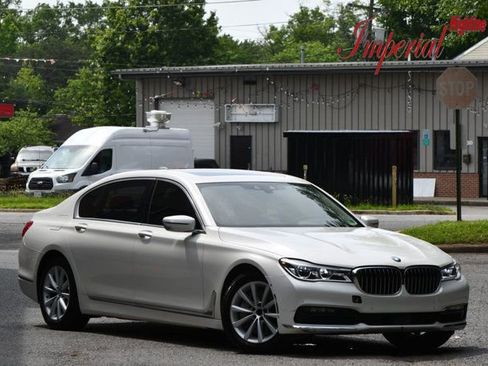 Used 2018 BMW 750i image 1