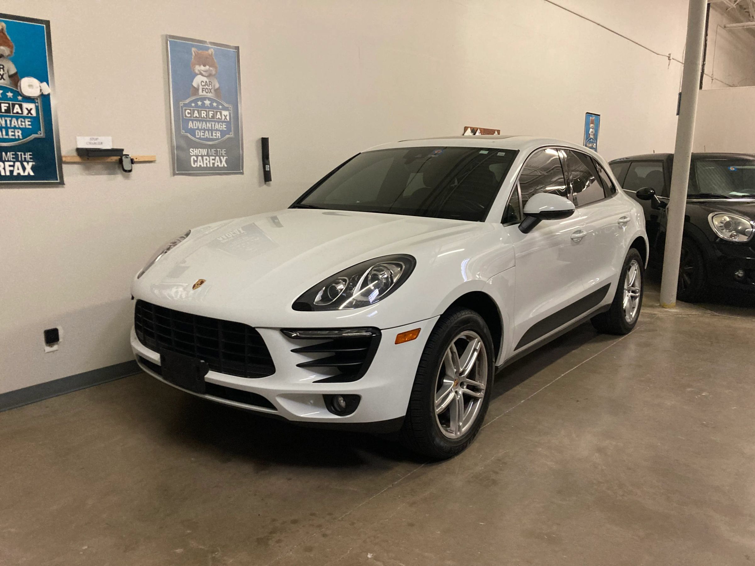 Used 2018 Porsche Macan AWD/4WD image 26