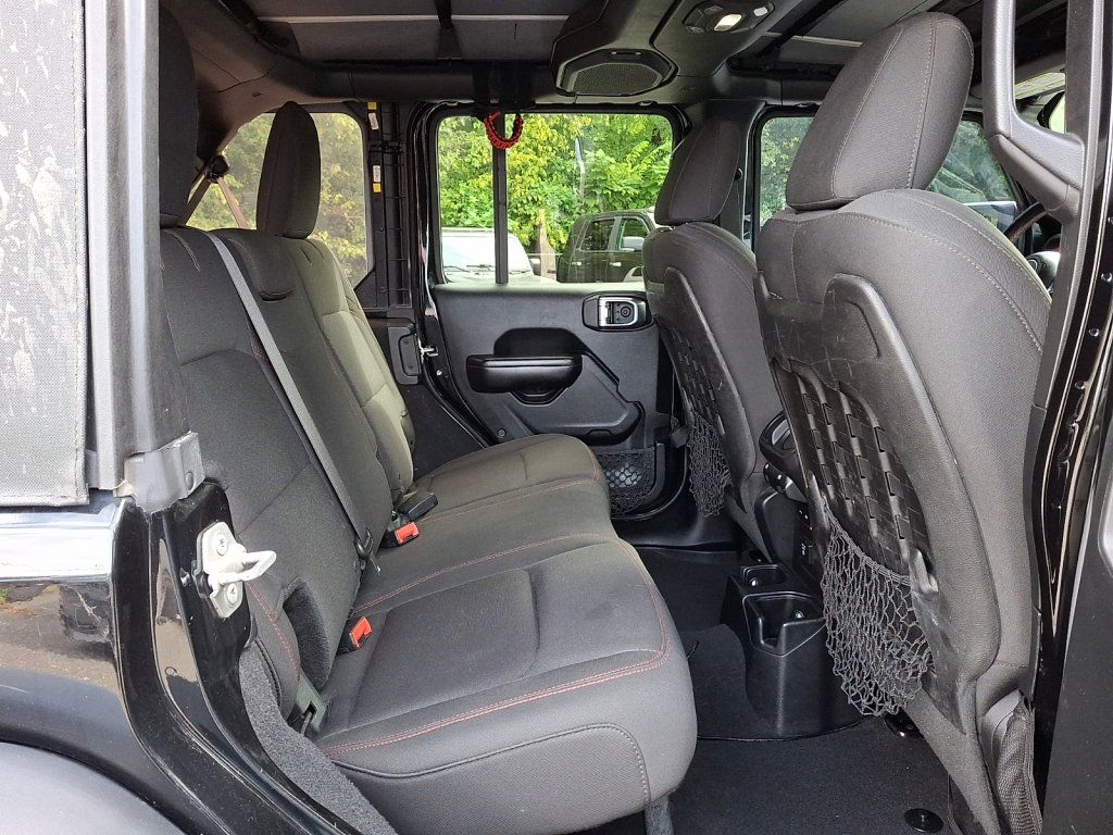 Used 2018 Jeep Wrangler Unlimited Rubicon w/ Cold Weather Group AWD/4WD image 15