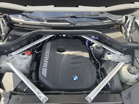 Used 2026 BMW X5 xDrive40i w/ M Sport Package AWD/4WD image 33