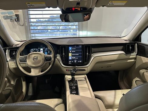 Used 2019 Volvo XC60 T5 Momentum w/ Multimedia Package AWD/4WD image 24