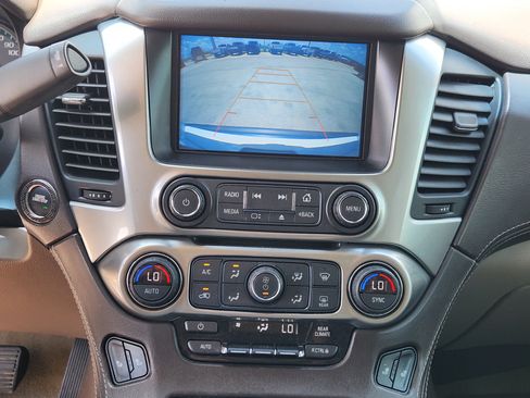 Used 2018 Chevrolet Tahoe LT w/ Luxury Package RWD image 18